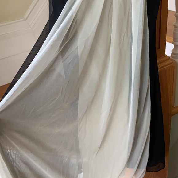 Formal black and white dress - Picture 5 of 6